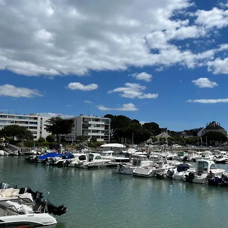 Les Voiles De *